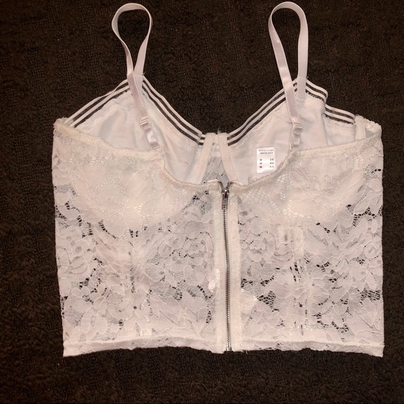 🎈2/20$🎈White mesh crop top - Picture 2 of 6